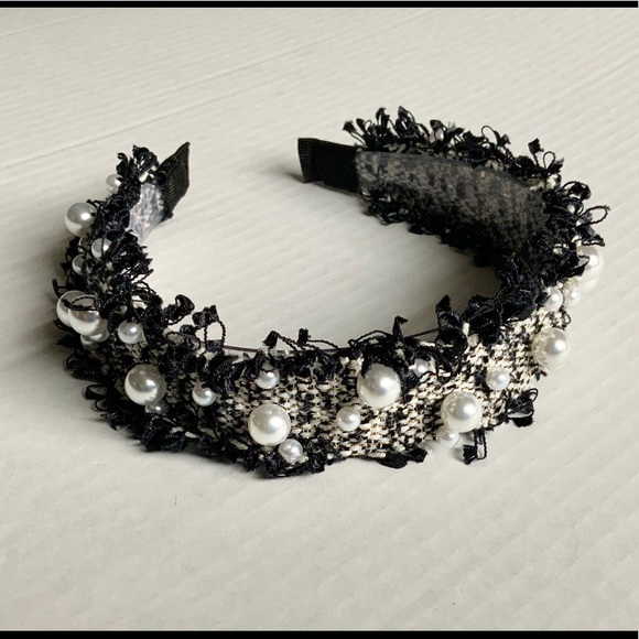 Accessories - 🆕 2/$20 Tweed and pearl headband